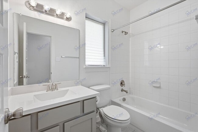 Building Photo - 3960 Chesapeake Ln