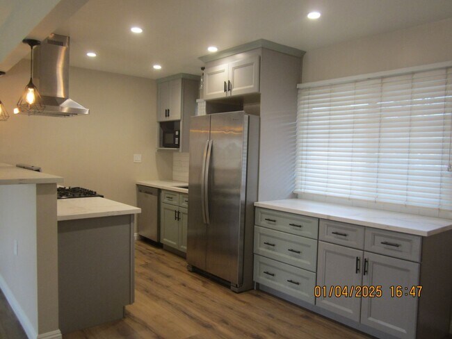 Building Photo - Immaculate 3 bedroom Home University Highlands Riverside