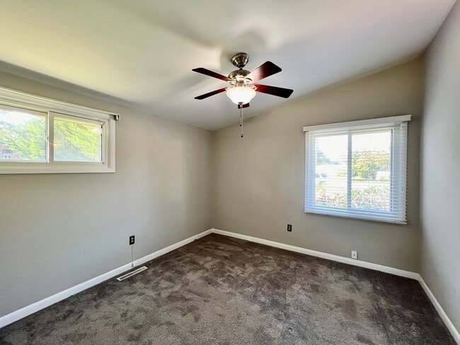 Building Photo - 3-Bedroom Home In Laurel Manor - Fenced Ba...