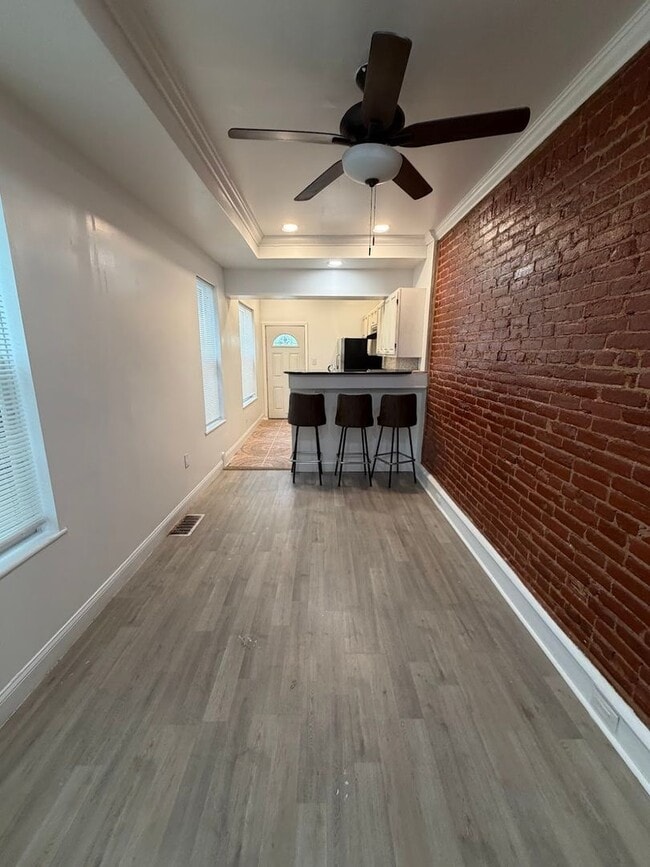 Building Photo - 3 Bedroom House