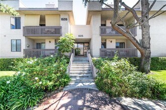 Building Photo - 15215 Magnolia Blvd