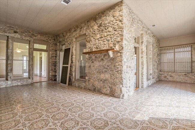 Building Photo - 6400 Cypress Rd