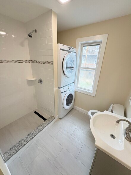 Building Photo - 7 Lowell Cir