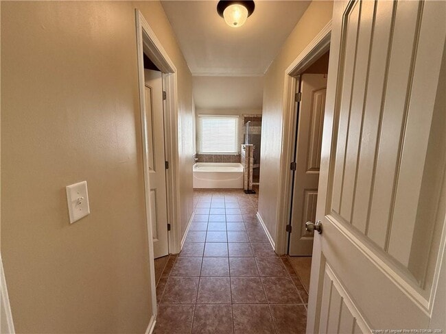 Building Photo - 642 Regimental Dr