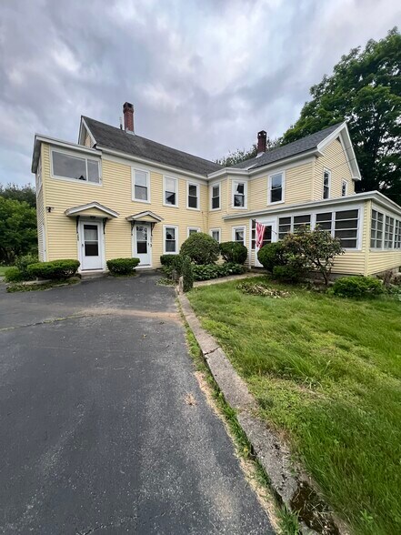 Building Photo - 195 Gates Pond Rd