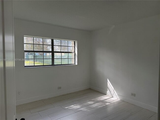 Building Photo - 8107 SW 72nd Ave