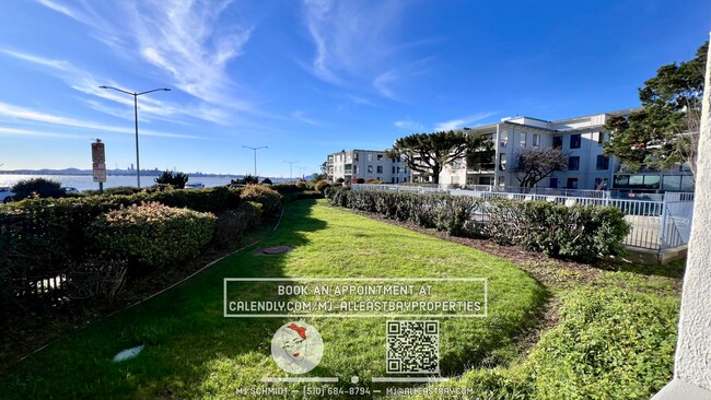 Building Photo - One of a kind 2bd/2bth with breathtaking views of the Bay, includes water, garbage, 1 parking spo...