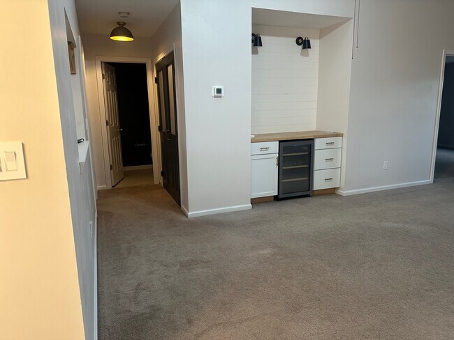 Building Photo - 66 Simsbury Landing