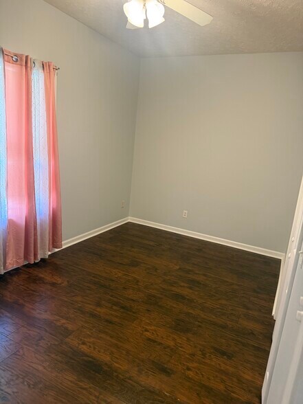 Building Photo - 431 16th St