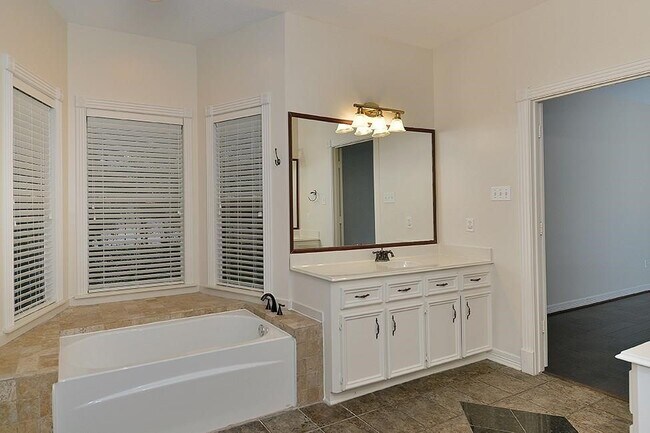 Building Photo - 70 N Skyflower Ct