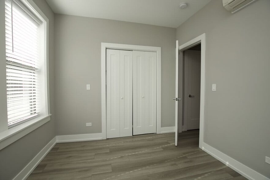 Building Photo - 3930 N Janssen Ave