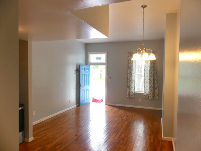 Building Photo - 1420 Menard St