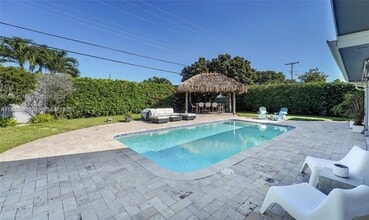 Building Photo - 640 NW 12th Ave