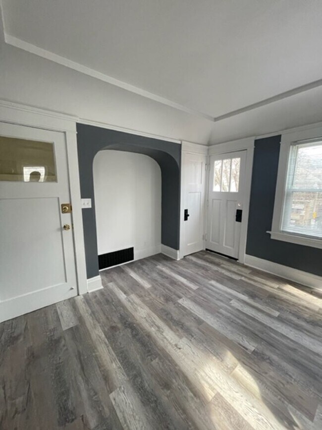 Building Photo - 3211-3213 N Buffum St