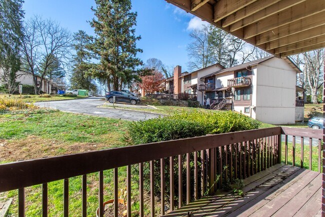 Building Photo - Convenient To Downtown Brevard