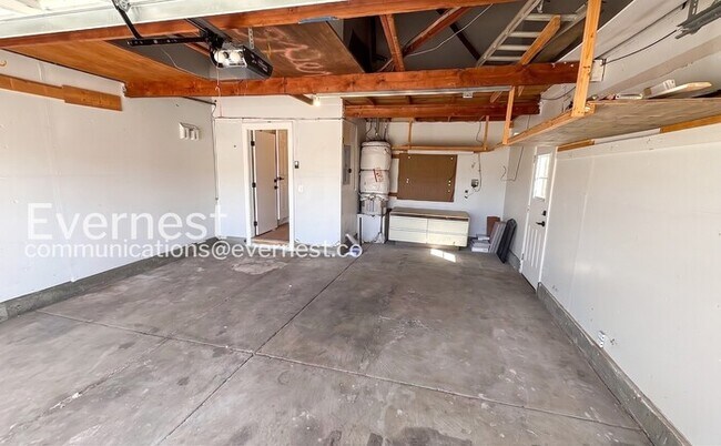 Building Photo - 4-Bed/2-Bath Home /Available Now!