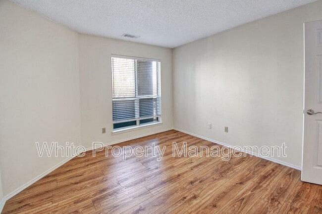 Building Photo - 2512 Cranbrook Ln
