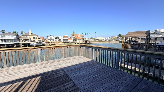 Building Photo - 13738 Tajamar St