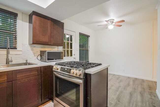 Building Photo - 7800 Northcrest Blvd