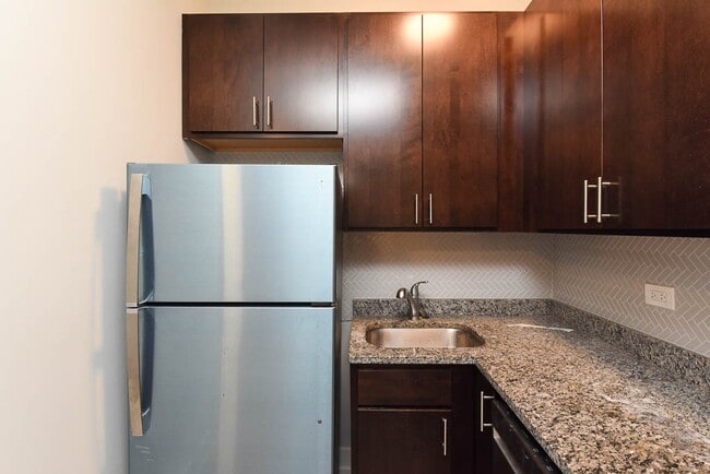 Building Photo - 4854 N Damen Ave