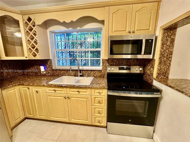 Building Photo - 1508 SW 13th Ave