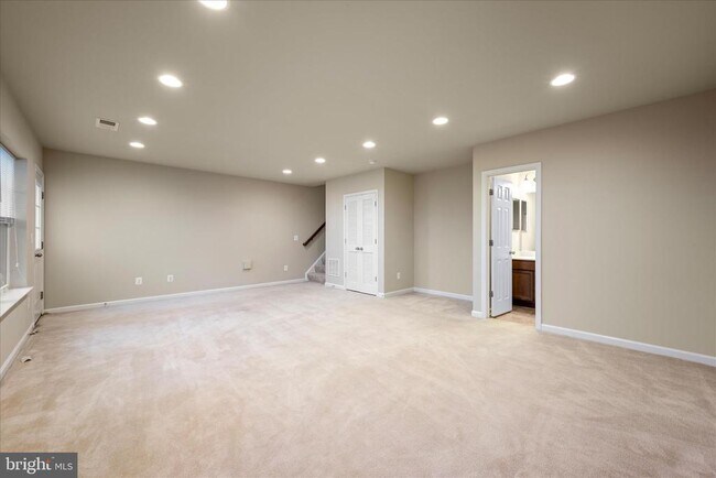 Building Photo - 105 Domino Ct