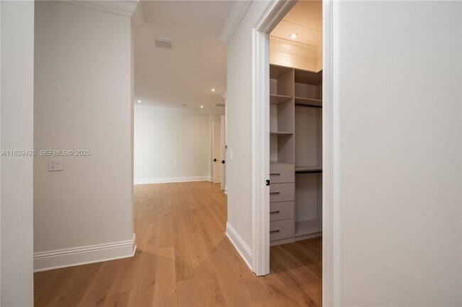 Building Photo - 680 Destacada Ave