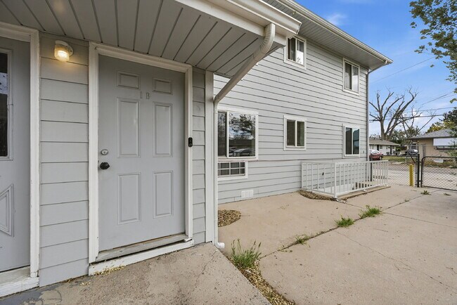 Building Photo - $1,270.95, 2-bed, 1-bath, located in Denver with a washer and dryer.