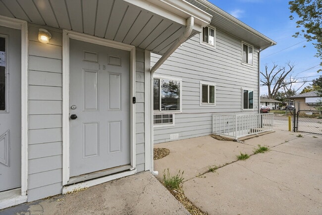 Building Photo - $1,395.95 2-bed, 1-bath, located in Denver with a washer and dryer.