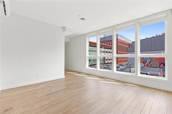 Building Photo - 71 Richmond St