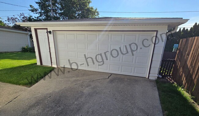Building Photo - 7833 39th Ave