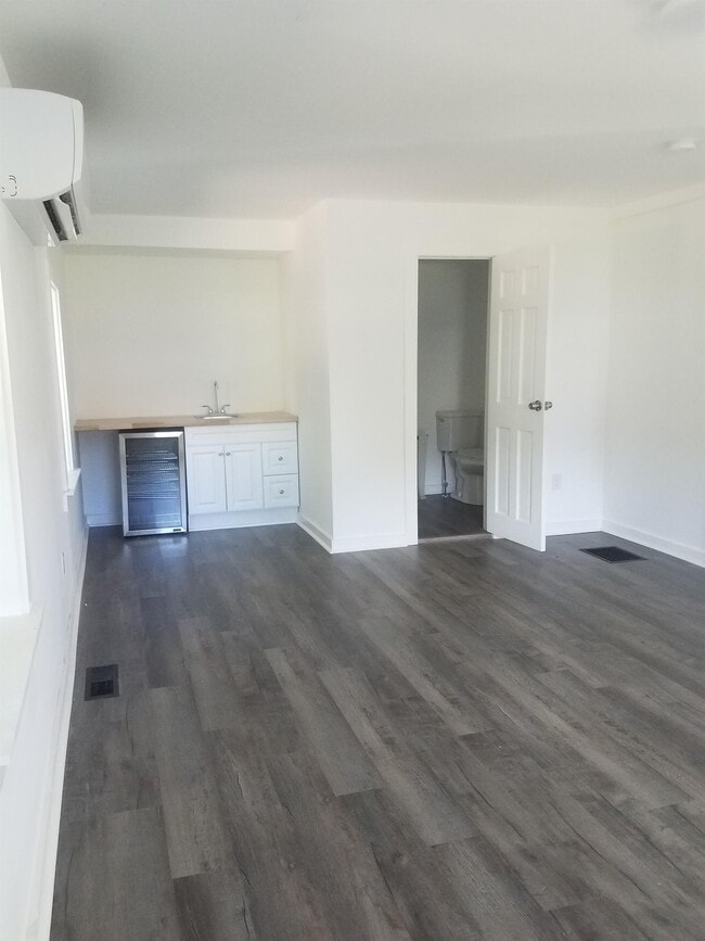 Building Photo - 145 N Brooksvale Rd