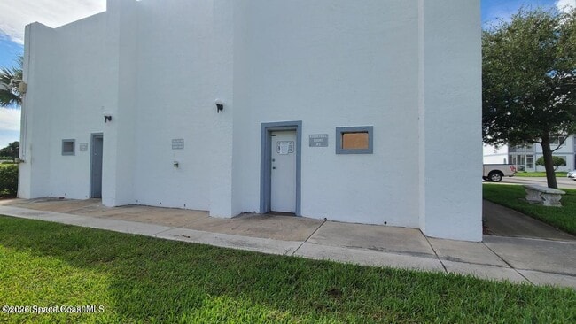 Building Photo - 608 Beach Park Ln
