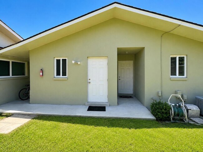 Building Photo - 1232 Cabana Rd