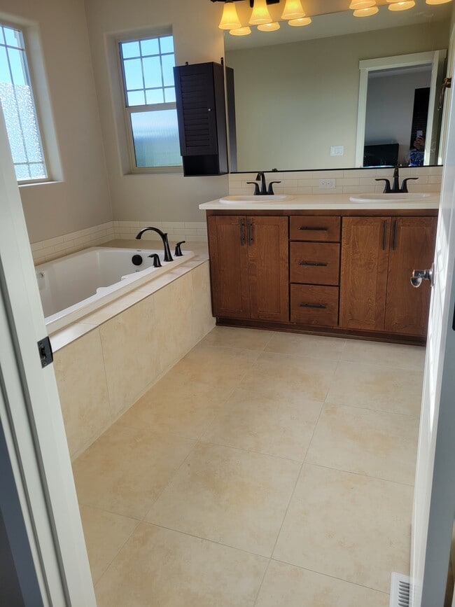 Building Photo - 10124 Kaye Way