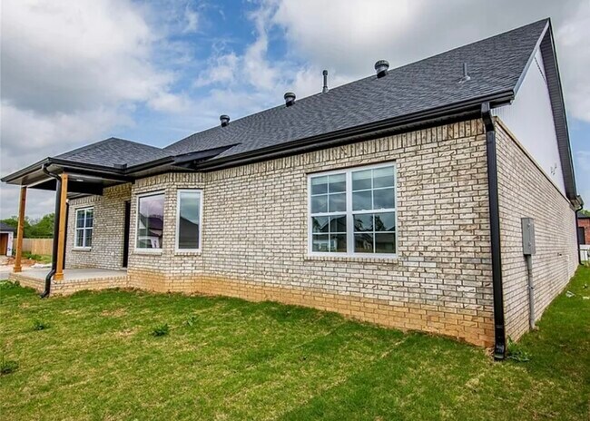 Building Photo - 841 Round Top St