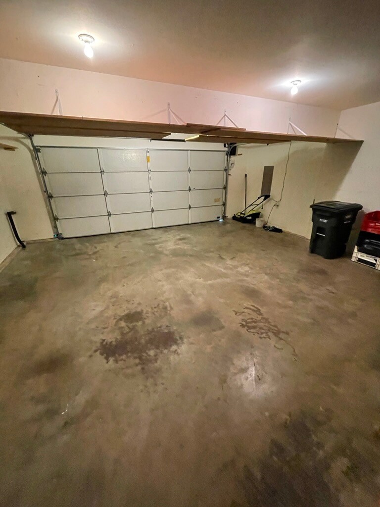 Garage - 3921 Magrath Rd