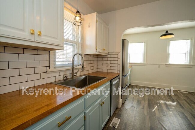 Building Photo - 1207 S Florence Pl