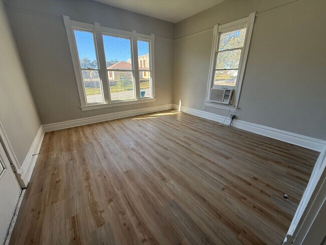 Building Photo - 1923 S Izard St