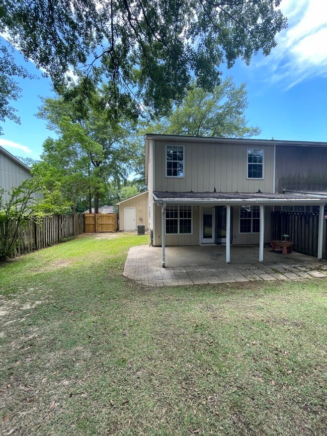 Building Photo - Candle Brook Duplex