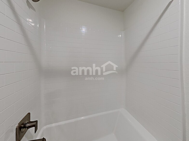 Building Photo - 9653 N Avenida Lucena