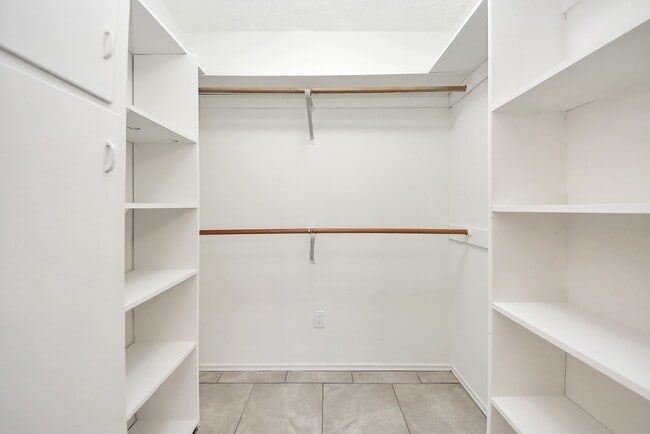 Building Photo - 14718 Windfern Forest Dr