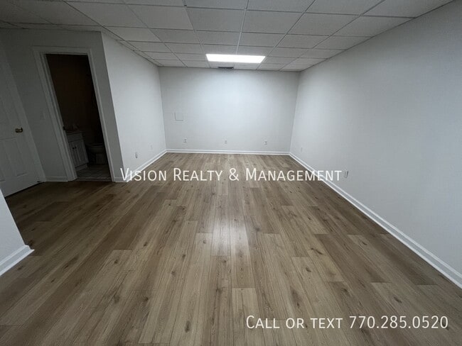 Building Photo - 64 Wooddale Ln