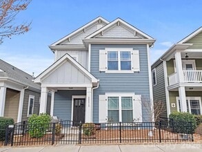 Building Photo - 20019 Lamp Lighters Way