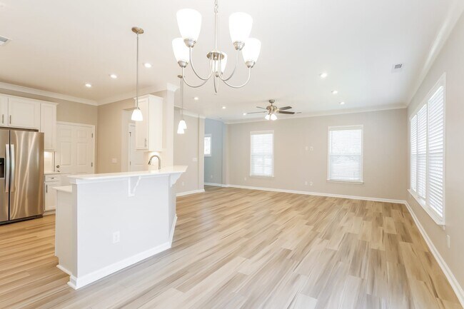 Building Photo - 23226 Clarabelle Dr