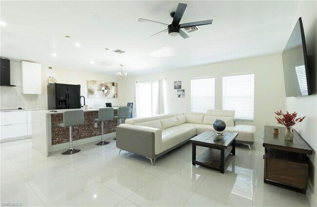 Building Photo - 261 Richmond Ave S