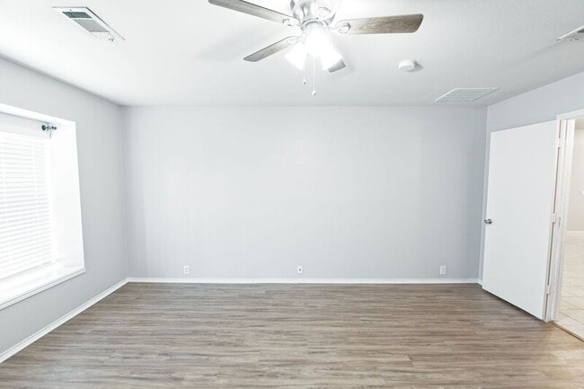 Building Photo - 2309 Mallard Dr