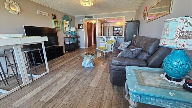 Building Photo - 4575 Cove Cir