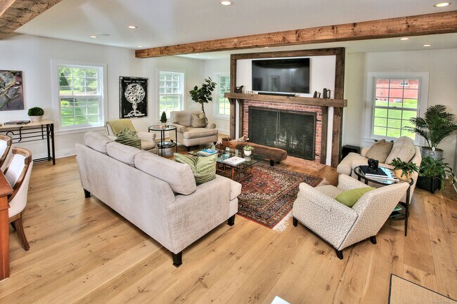 Building Photo - 55 Kings Hwy N