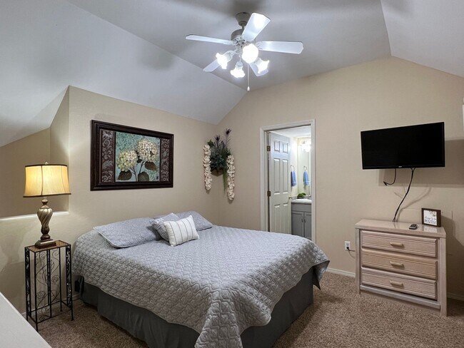 Building Photo - 680 Fall Creek Dr